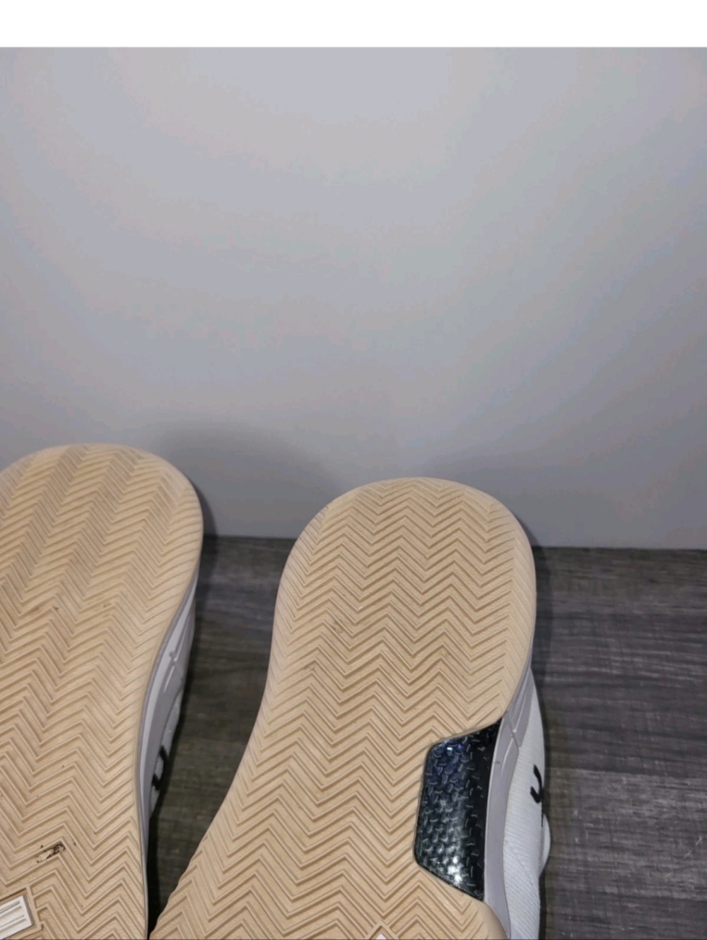 On The Roger Pro 2 White Beige Tennis Shoes Sneakers Womens Size 7.5 - Picture 10 of 11
